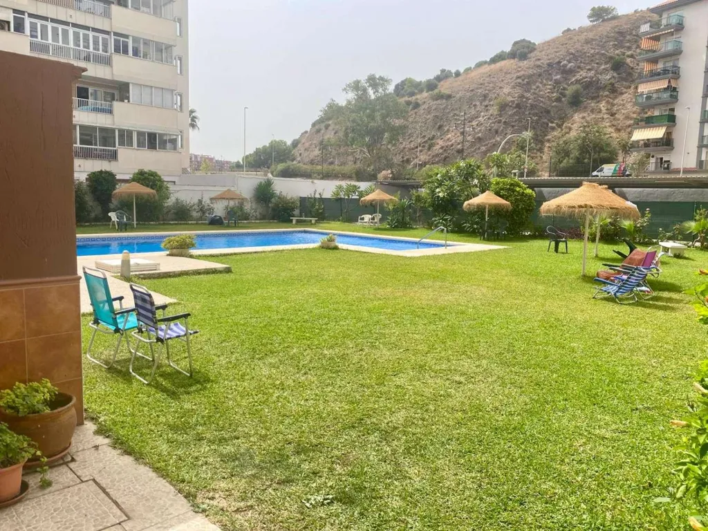 Piscina - Apartment with Beachfront in Fuengirola