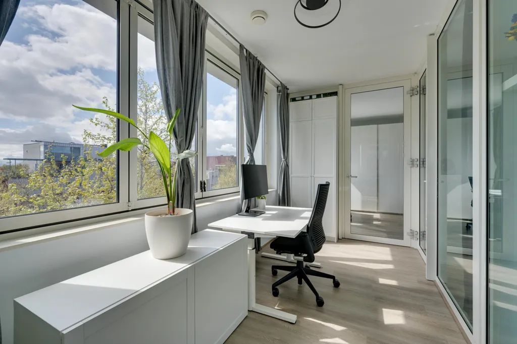 Bureau - Modern Apartment with Loggia in Amsterdam
