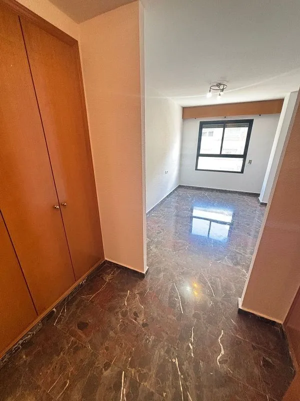 Entrée - Apartment with Balcony and Lift in Safranar