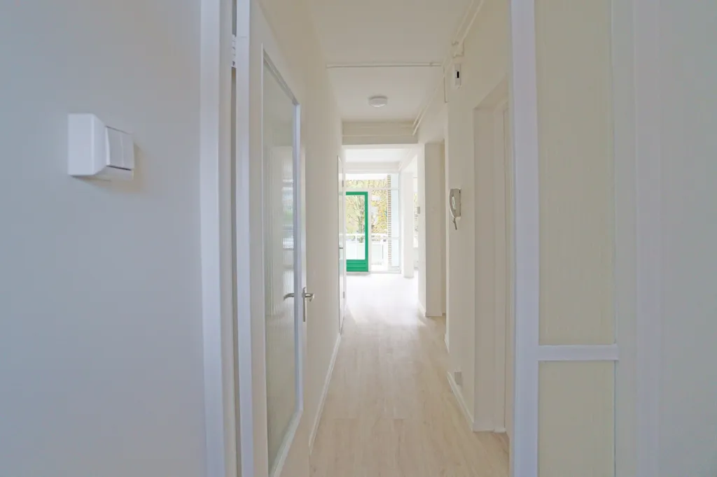 Esik - 3-Bedroom Gallery Flat with Balcony in Rotterdam Centre