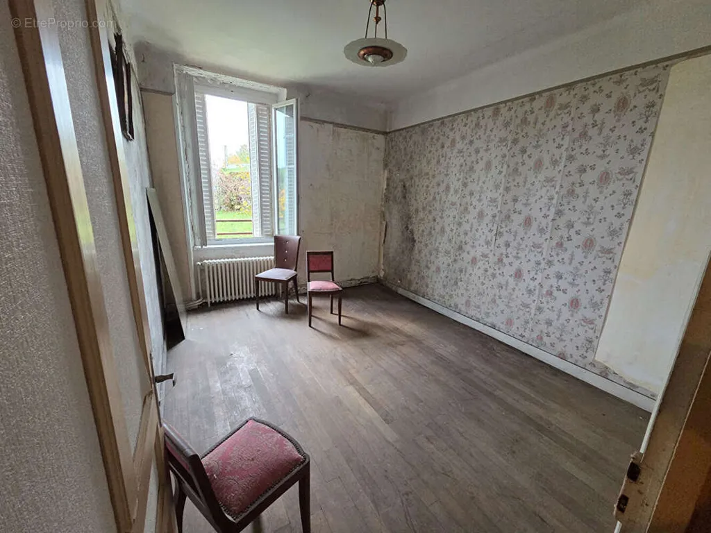Séjour - Maison à Rénover avec Jardin au Cœur de Bugeat