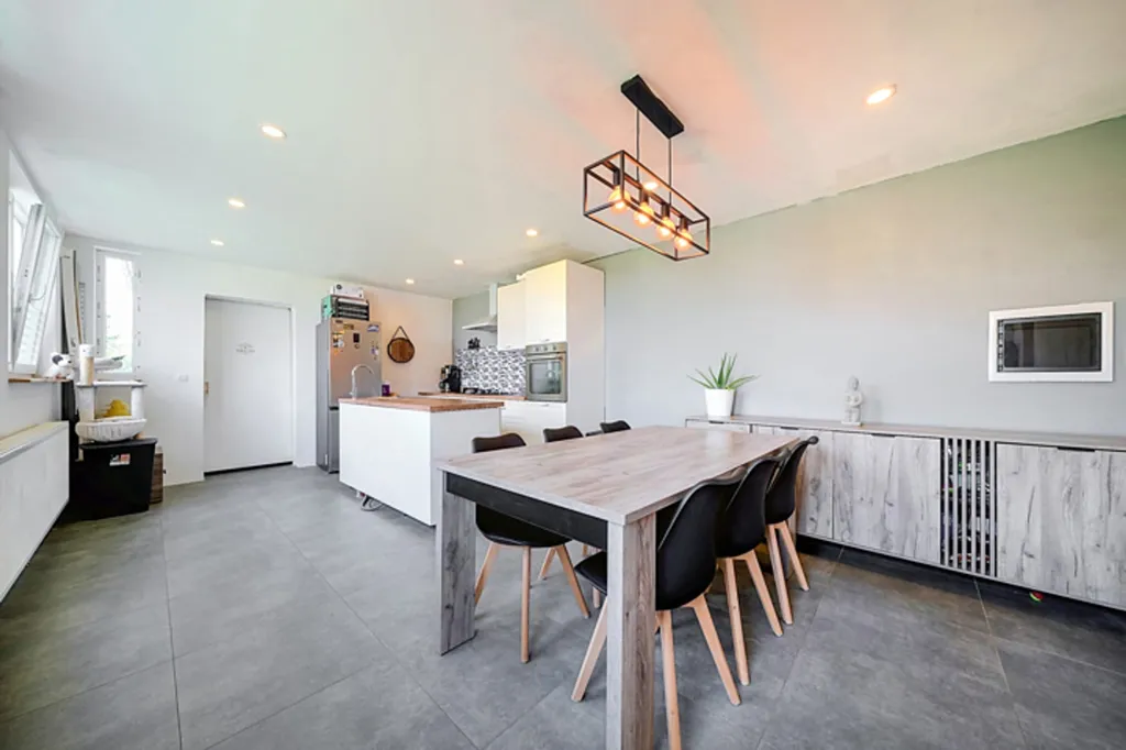 Salle à manger - Maison 3 Façades avec Jardin à Warnant-Dreye