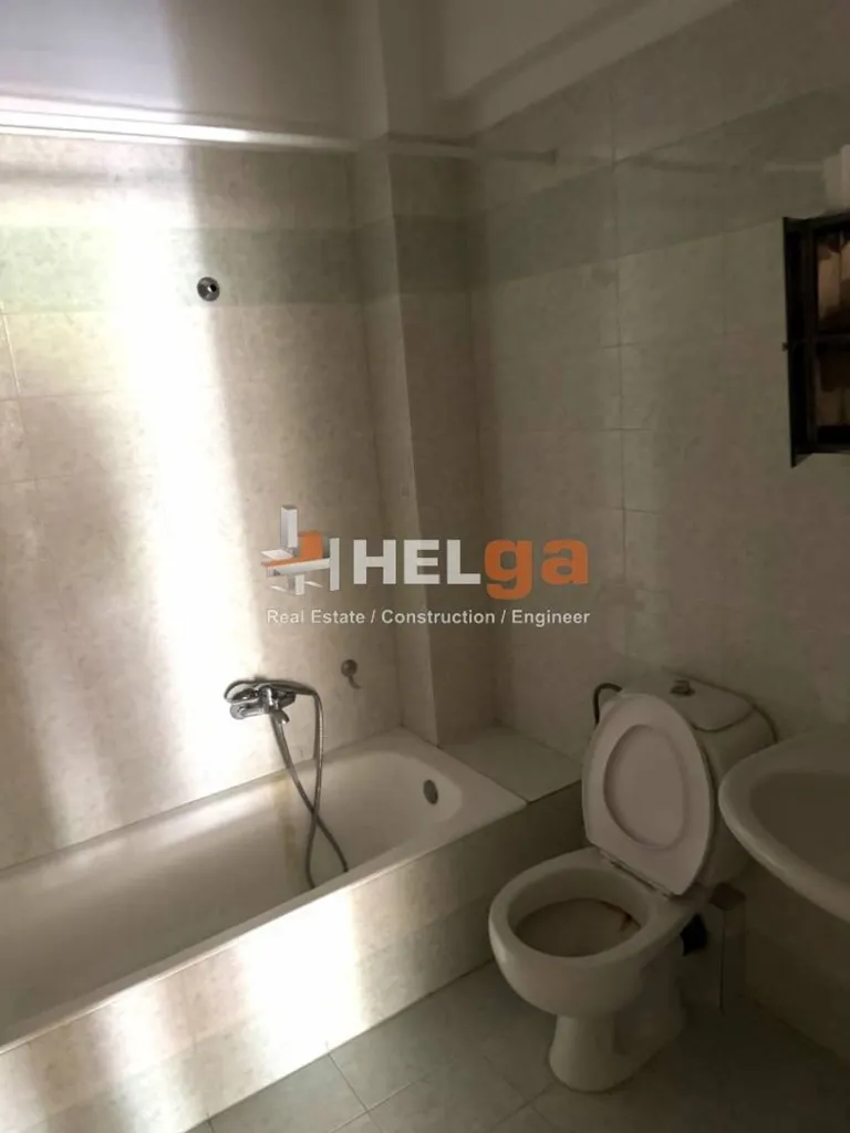 Vannitoad - Studio Apartment with Balcony in Patras