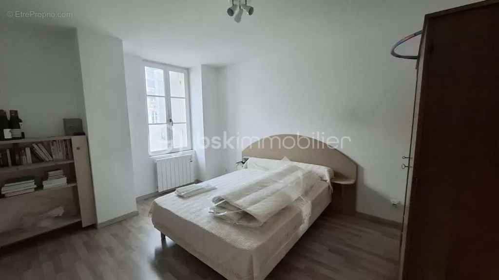 Bedrooms - Ground Floor Apartment with Terrace in Méréville