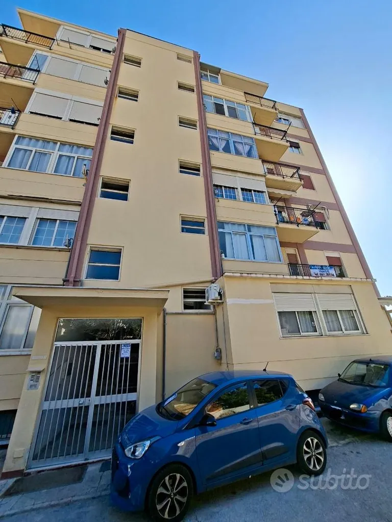 Exterior - Bright 5-Room Apartment with Balcony in Palermo