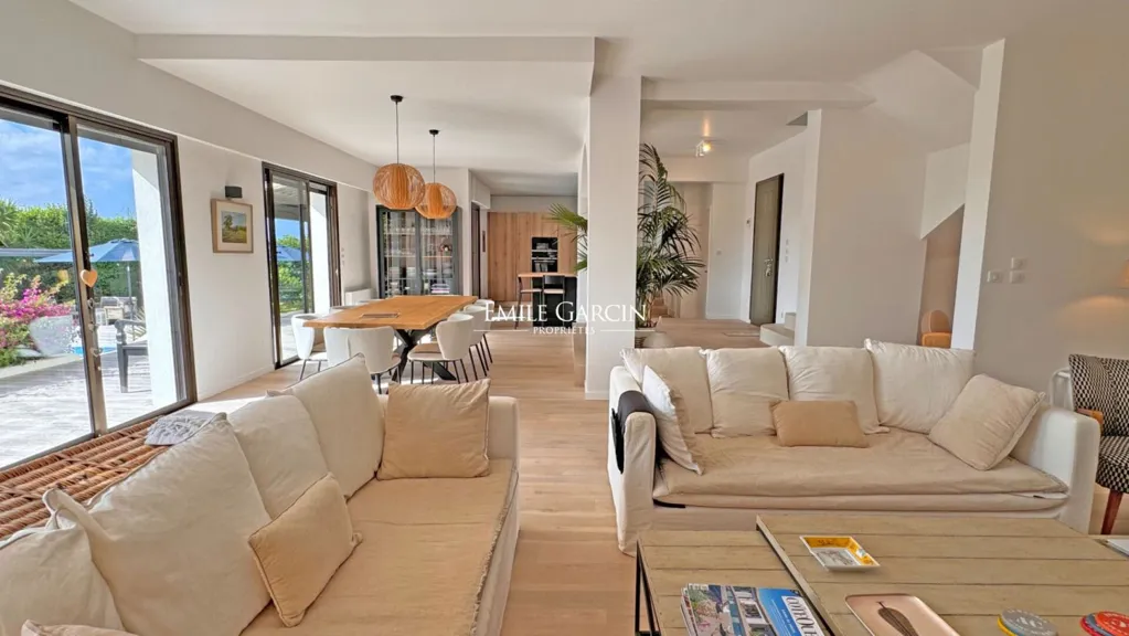 Séjour - Villa Moderne avec Piscine à Mougins