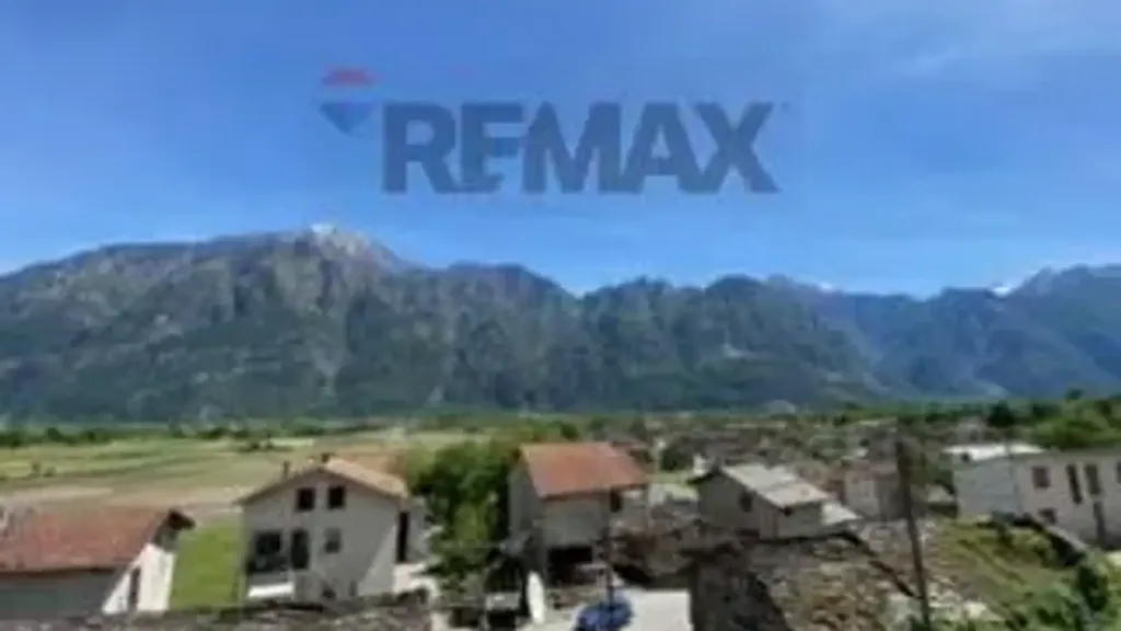 Rustic Cottage with Balcony in Samolaco