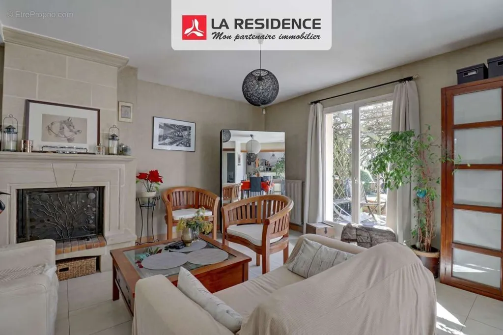 6-room house in Verneuil-Sur-Seine