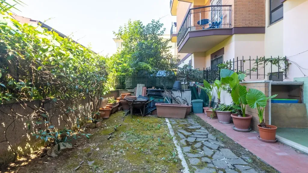 Aed - Three-Bedroom Apartment with Garden in Garbatella, Rome