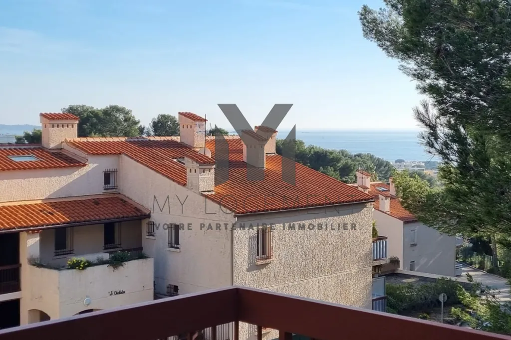 Rõdu - 2-Bed Apartment with Sea View in Bandol
