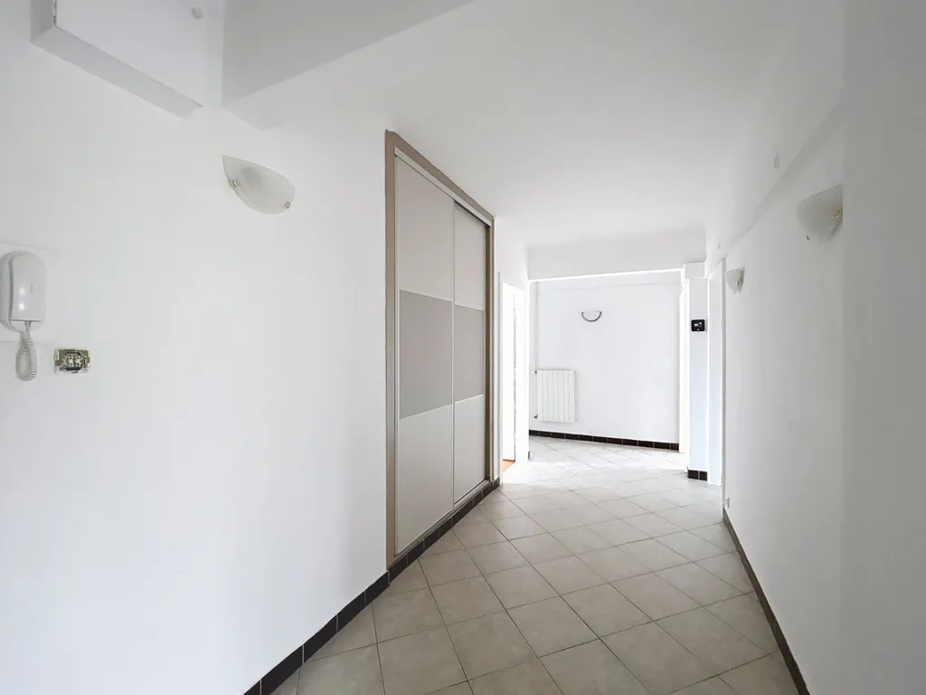 hallway_entrance
