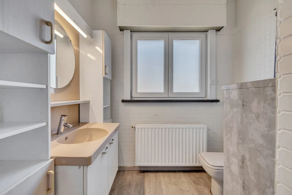 Vannitoad - Spacious House with Undercroft in Markegem