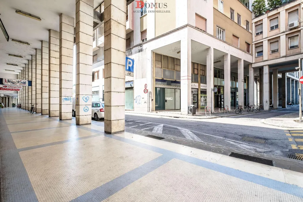 Entrée - Central Bilocale to Renovate in Mantova