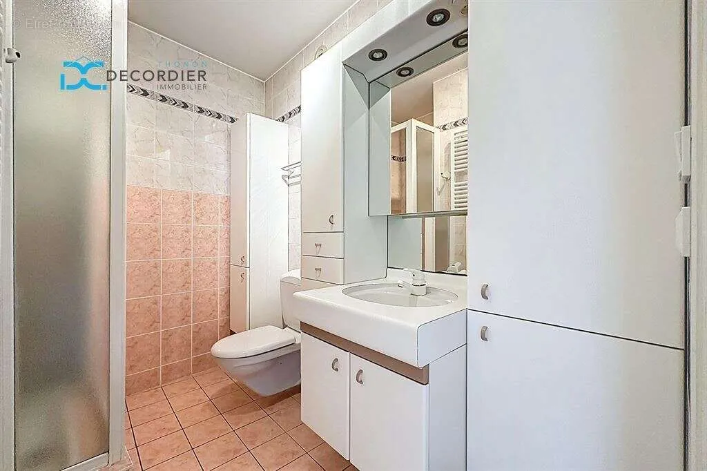 Salles de bain - Appartement Traversant avec Vue Lac à Thonon-les-Bains