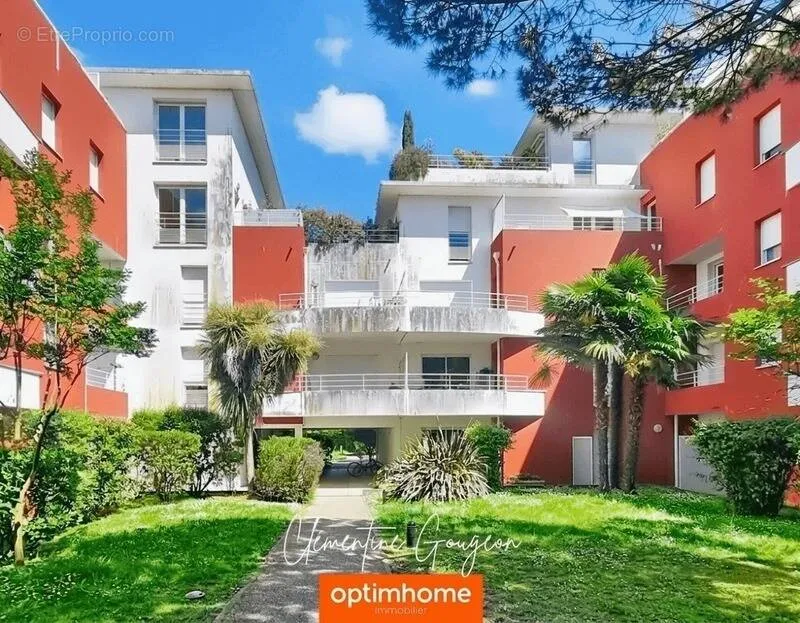 Aed - 3-Bed Flat with Terrace in Carquefou Centre