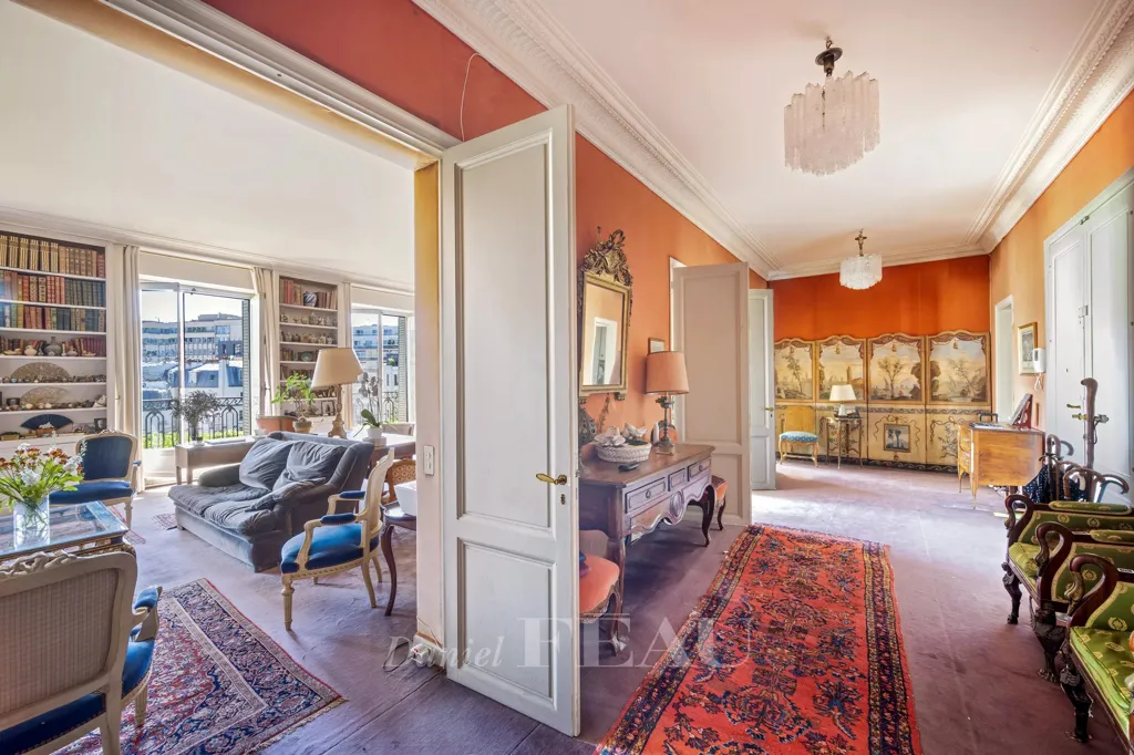 Elutuba - 7-Piece Parisian Apartment with Garden Views