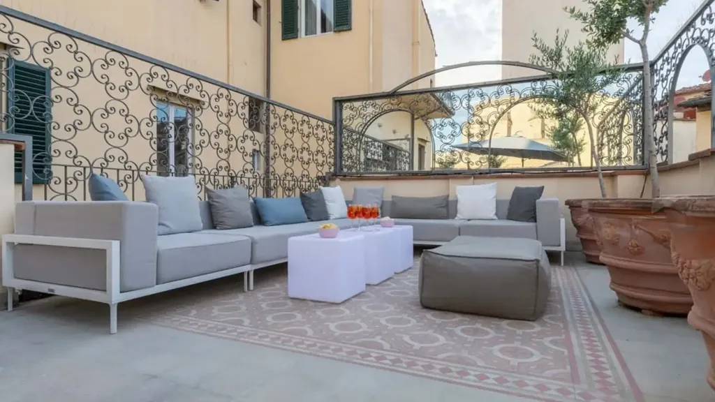 Terrace - Renaissance-Style Apartment with Terrace in Florence