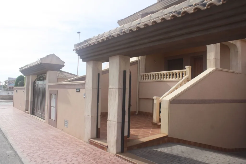 Exterior - Pareado with Private Pool in Torrevieja