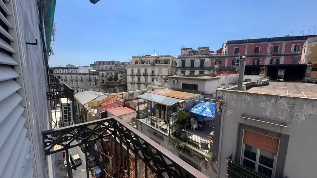 Balcon - Multistorey Apartment with Central Location in Naples