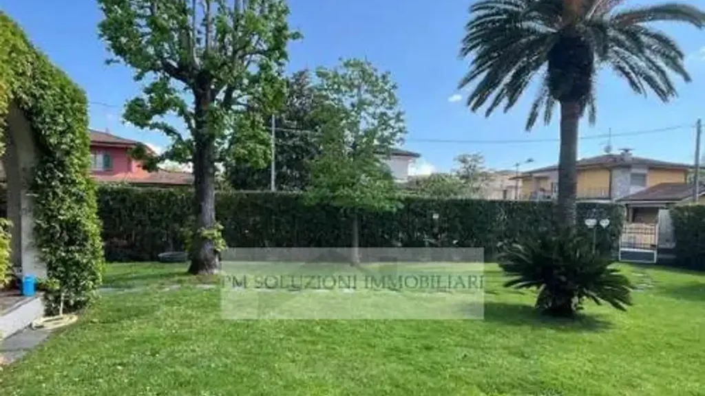 Aed - Villa with Garden in Forte dei Marmi