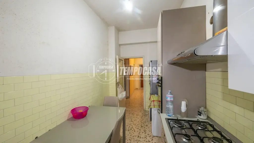 Cuisine - Bright Trilocale with Balcony in Messina