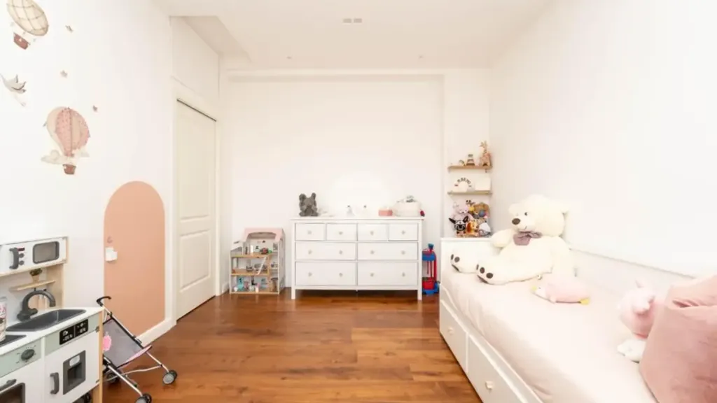 Chambres - Fully Furnished Triplex with Balcony in Pero