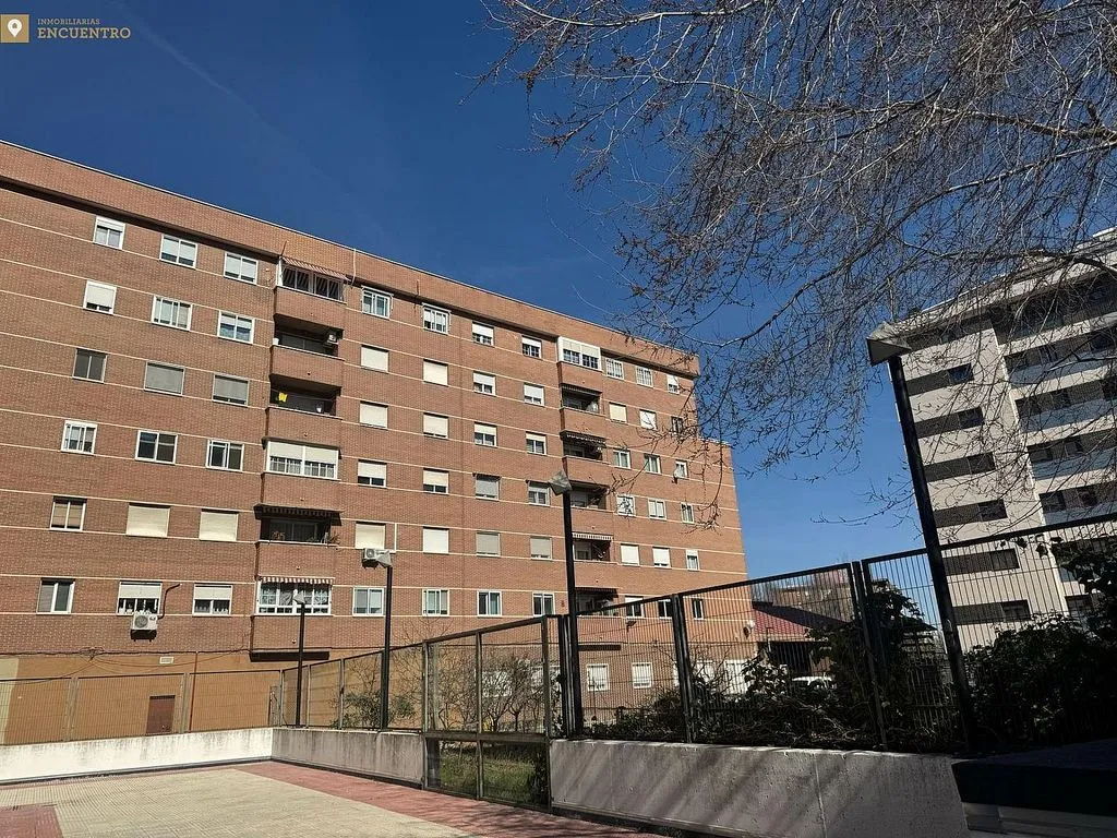 Välivaade - Third-Floor Flat with Garage in Móstoles
