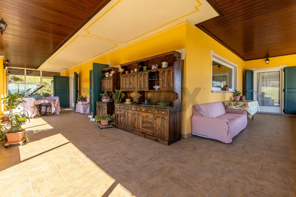 Terrazza - Villa indipendente con parco privato a Magnano