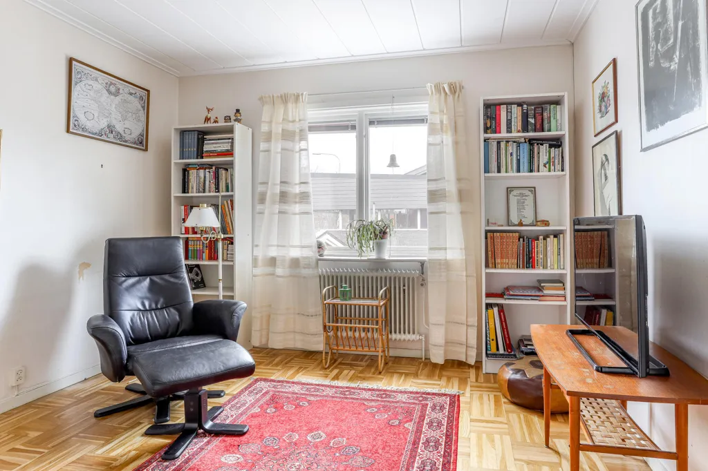 Kabinet - 1960s House with River View in Grisbacka