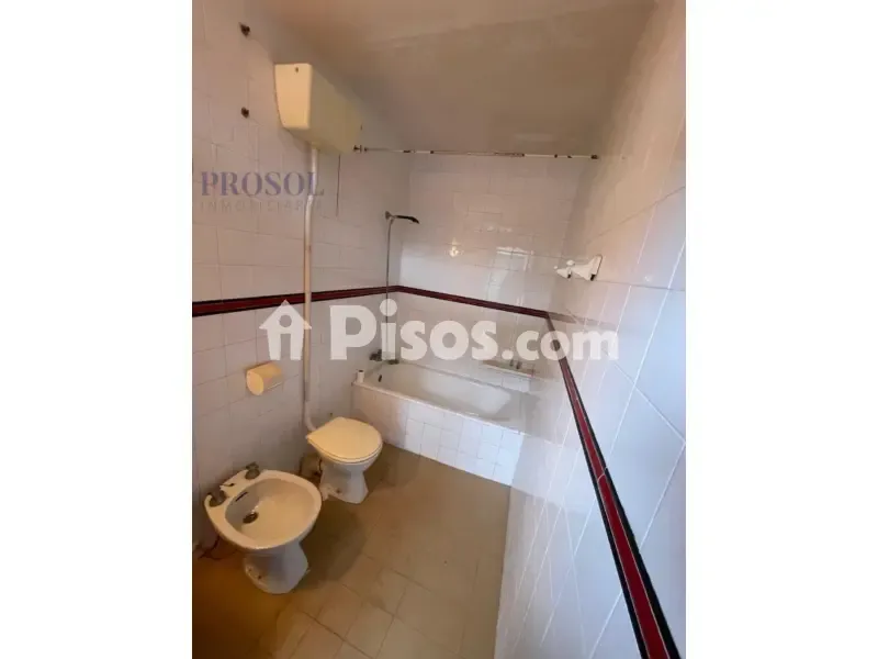 Bathrooms - Rustic Finca with Large Garden in Madrigal