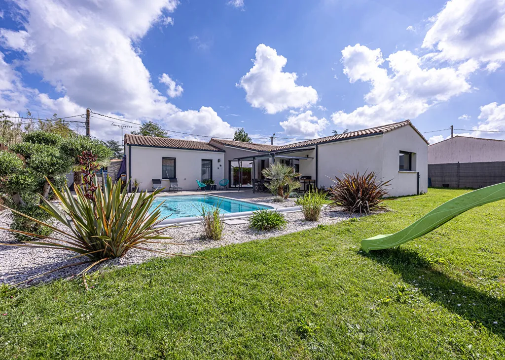 Aed - Contemporary House with Pool in Deux-Sèvres