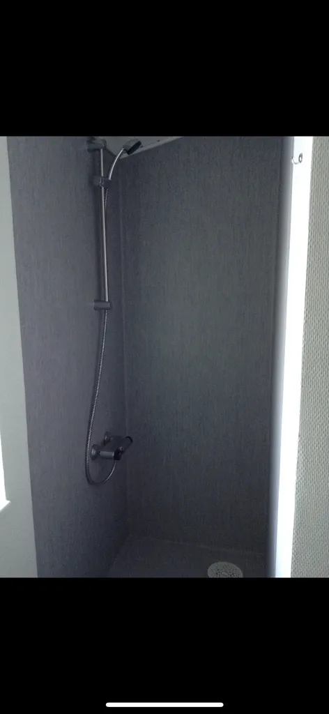 Vannitoad - One-Bedroom Flat with Laundry Access
