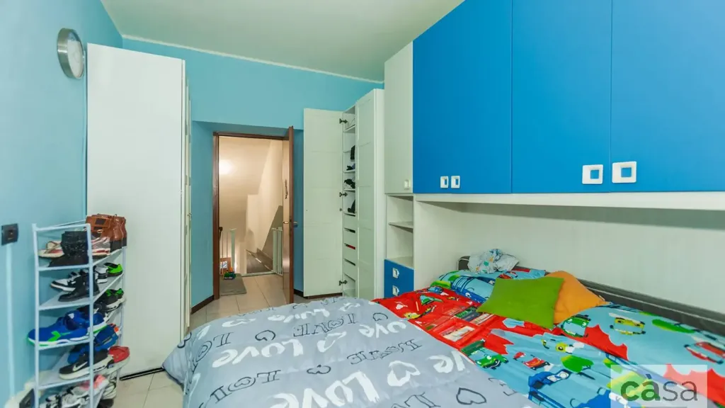 Chambres - Semi-detached Apartment with Balcony in Malnate