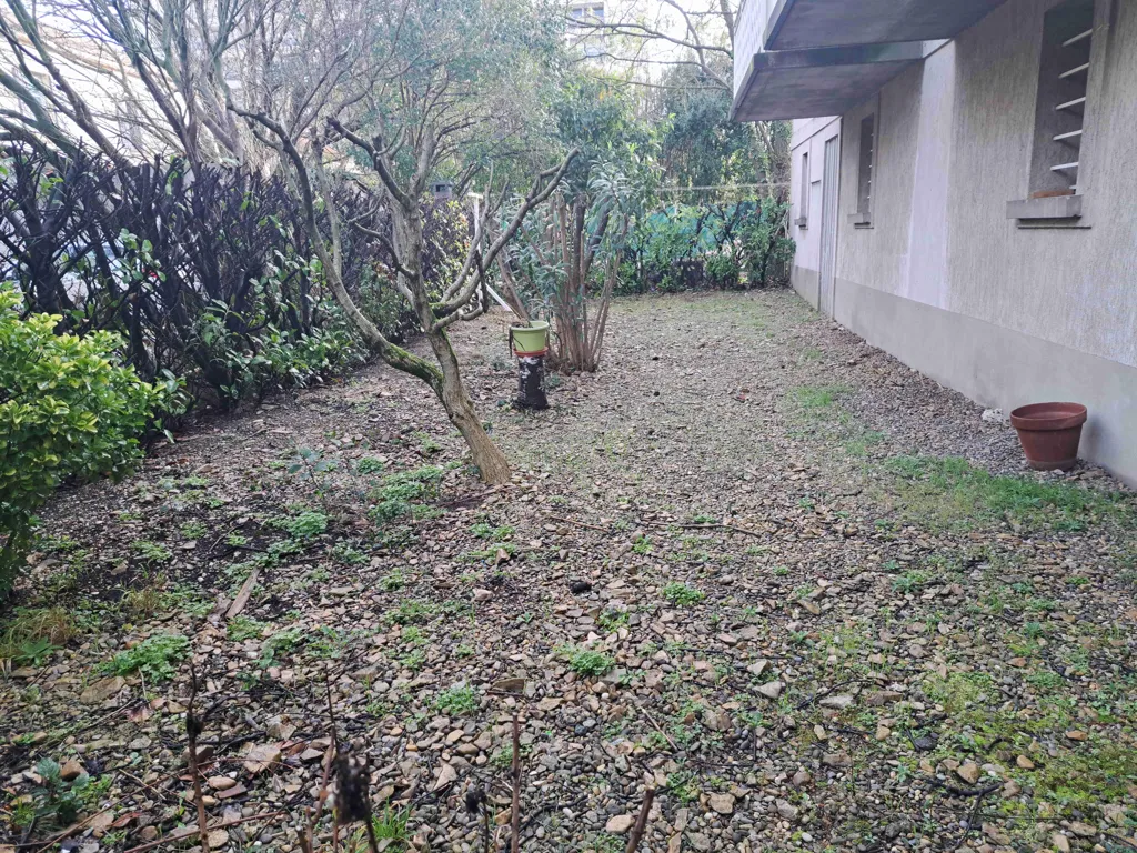 Jardin - Appartement T3 avec Jardin Commun et Garage à Proximité du Tramway
