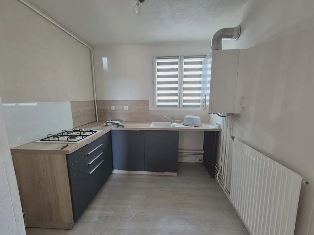 Köök - 1-Bed Apartment with Secure Parking in Harfleur
