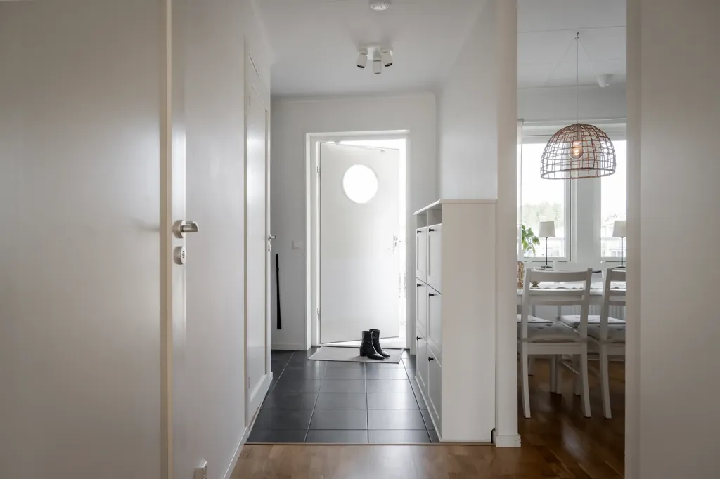 Entrée - Corner Flat with Balcony in Lyckebo Sjöstad