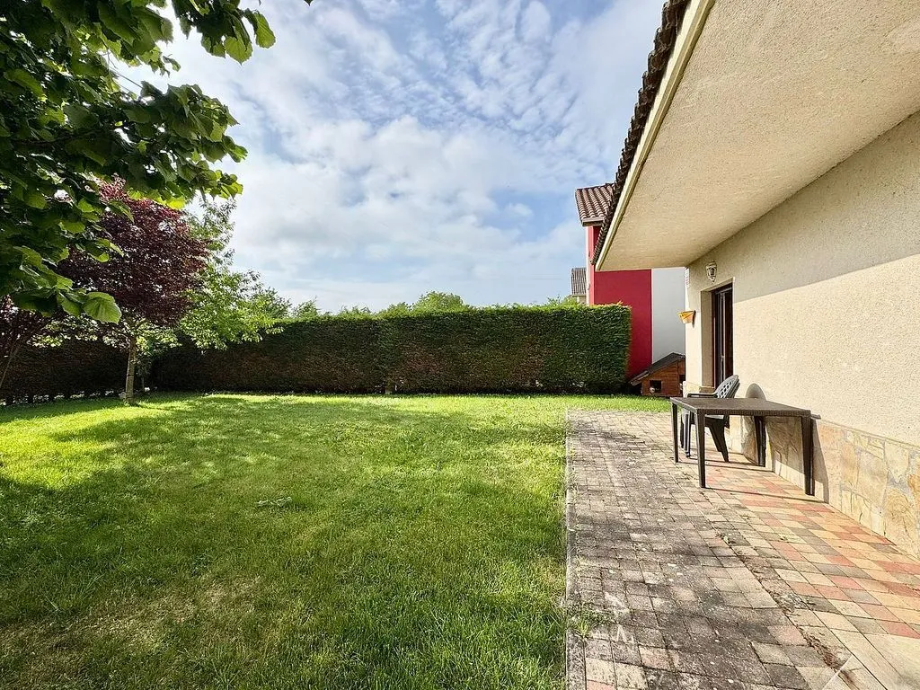 Giardino - Chalet with Terraces in Araia, Álava