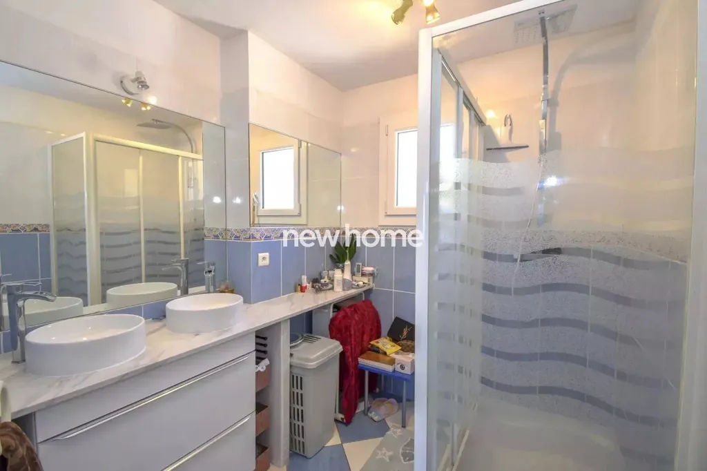 Salles de bain - Villa Luxueuse avec Vue Mer à Saint-Aygulf