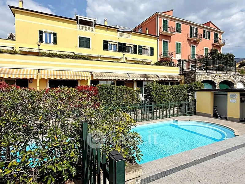 Piscine - Semi-Detached Apartment with Private Balcony in Chiavari