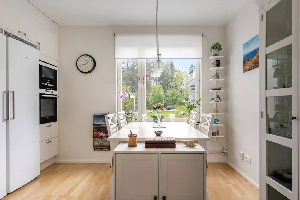 Köök - Apartment with Balcony in Hägernäs Strand