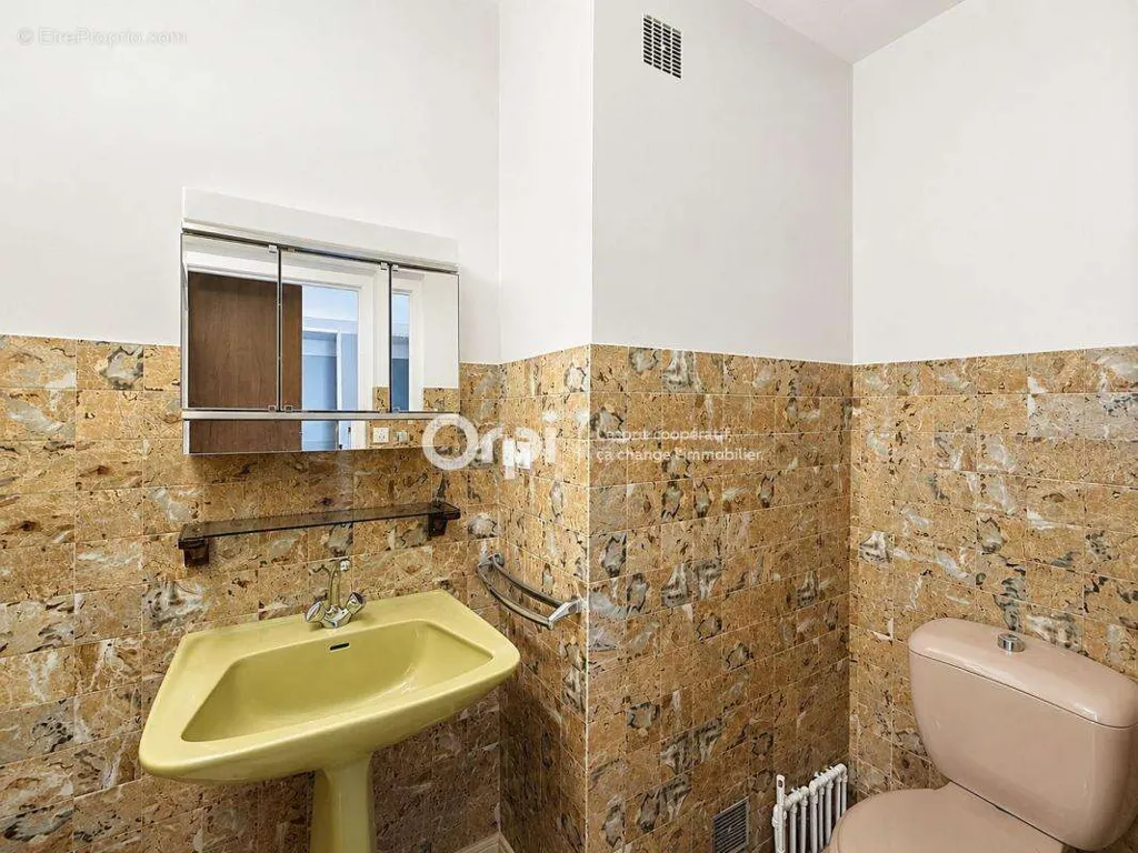Salles de bain - Appartement Traversant avec Balcon à Albertville