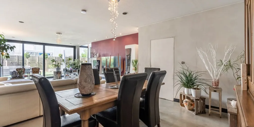 Salle à manger - Bâtiment Commercial avec Jardin près de Hasselt