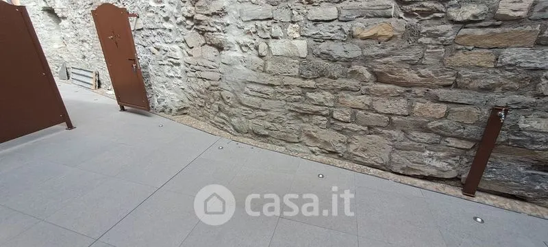 Garden - Elegant Trilocale with Private Patio in Como