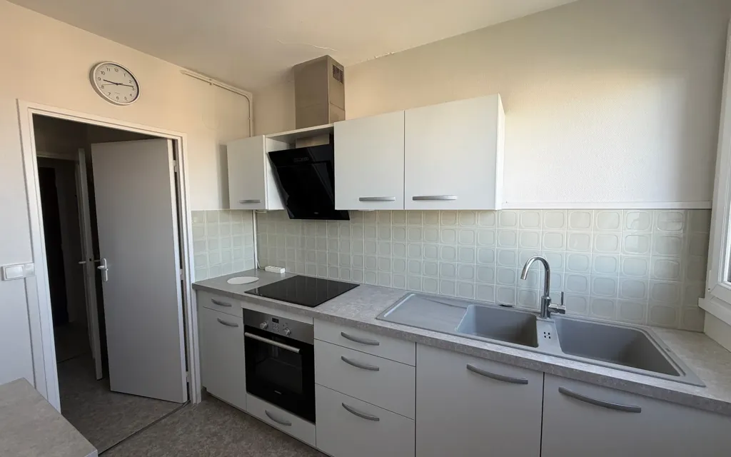 Köök - Bright 3-Piece Flat with Balcony in Vierzon