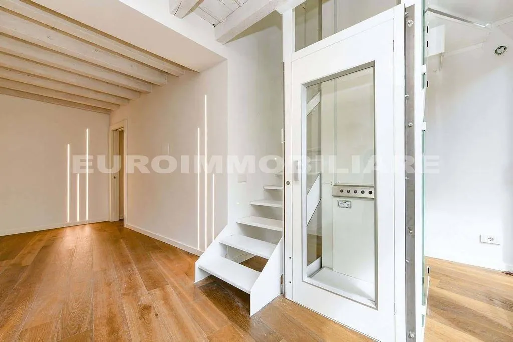 Pièces - Luxury Penthouse with Panoramic View in Brescia