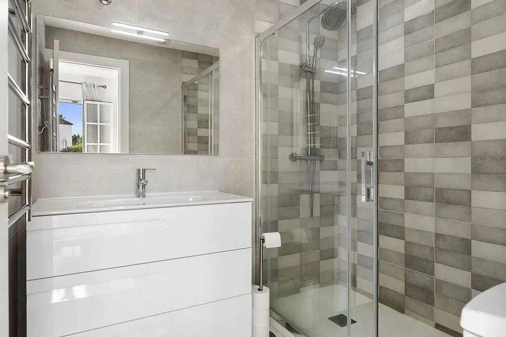 Bathrooms - Semi-Detached House with Pool in Bel Air