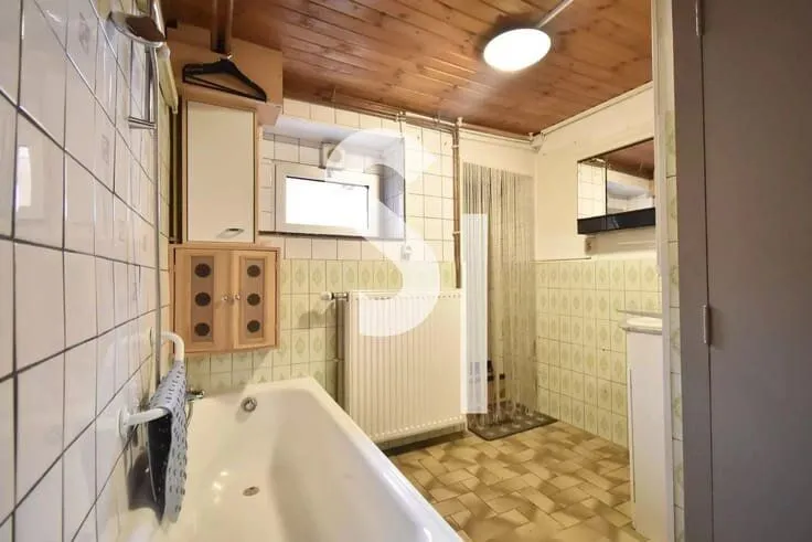 3 magamistoaga maja asukohas Autelbas