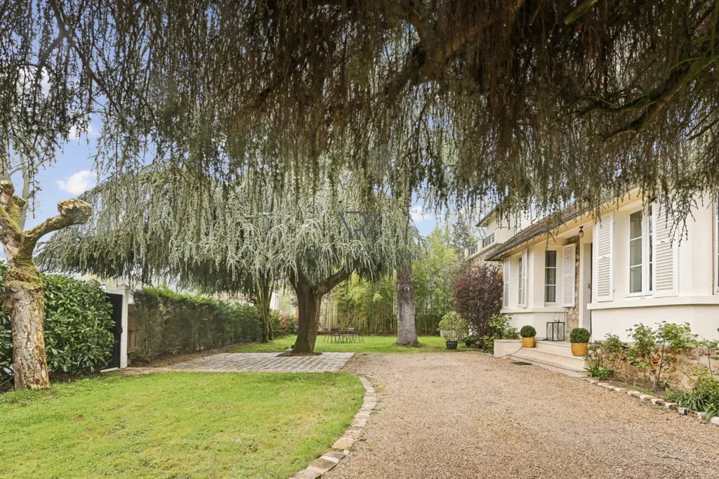 Aed - Charming 1930s House with Garden in Vaucresson