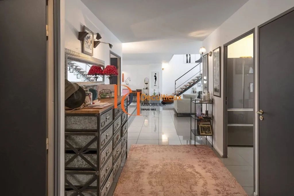 Esik - Luxury Duplex with River View in Lyon