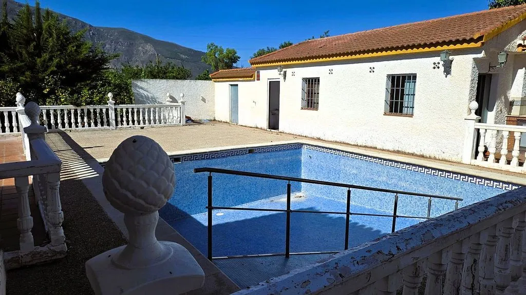 Bassein - Rustic Chalet with Pool in Órgiva